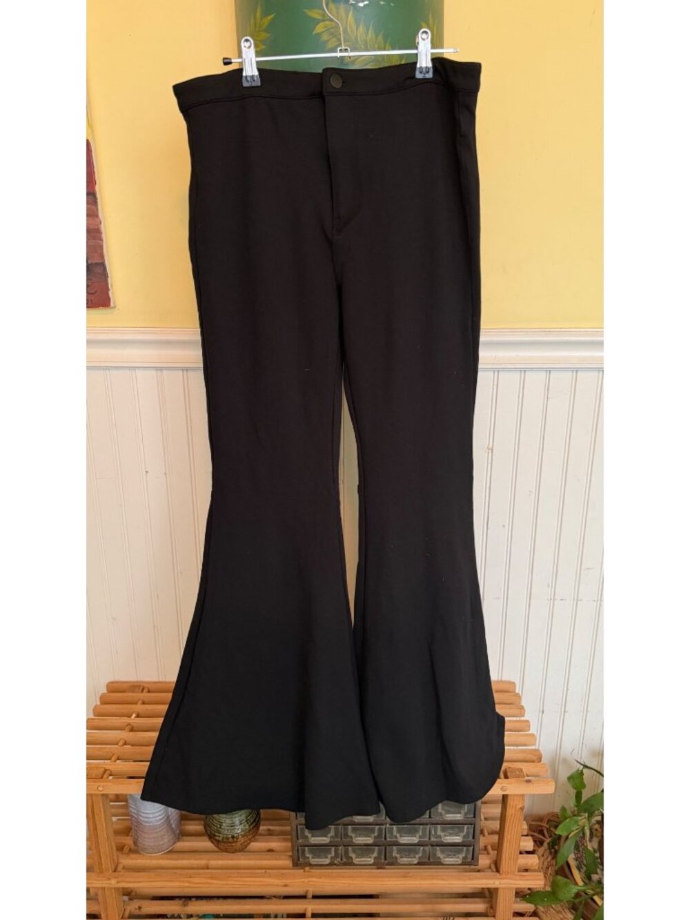 Black High-Waisted Flare Pants Back Pockets XL 90s vintage bell bottoms stretch
